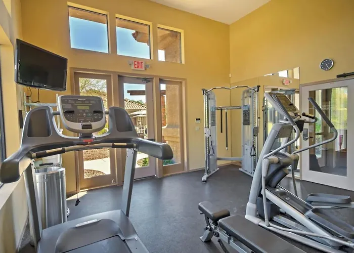 Enjoy The Beautiful Setting With Your Family In 2bd With Amenities Phoenix