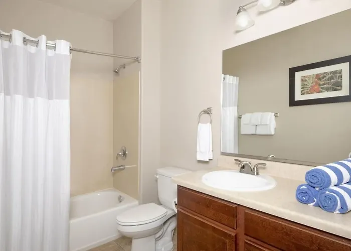 Enjoy The Beautiful Setting With Your Family In 2bd With Amenities Phoenix