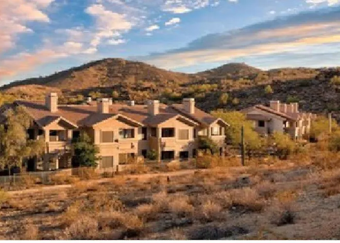 Enjoy The Beautiful Setting With Your Family In 2bd With Amenities