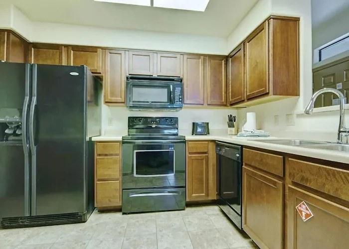 Enjoy The Beautiful Setting With Your Family In 2bd With Amenities Phoenix